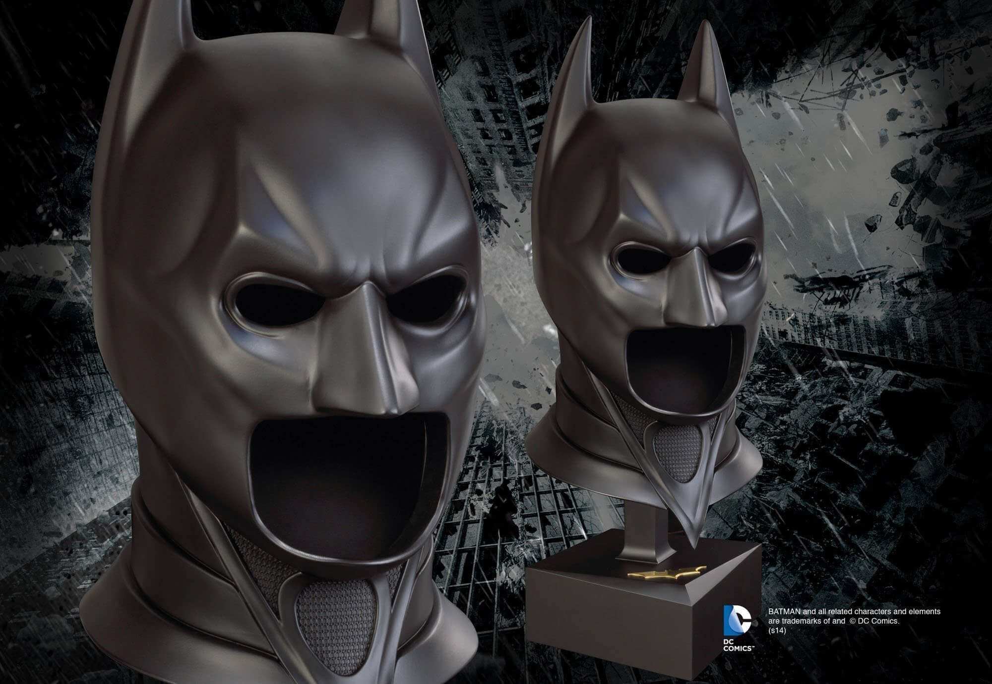 Dark Knight Full Size Display Cowl - Olleke Wizarding Shop Amsterdam Brugge London