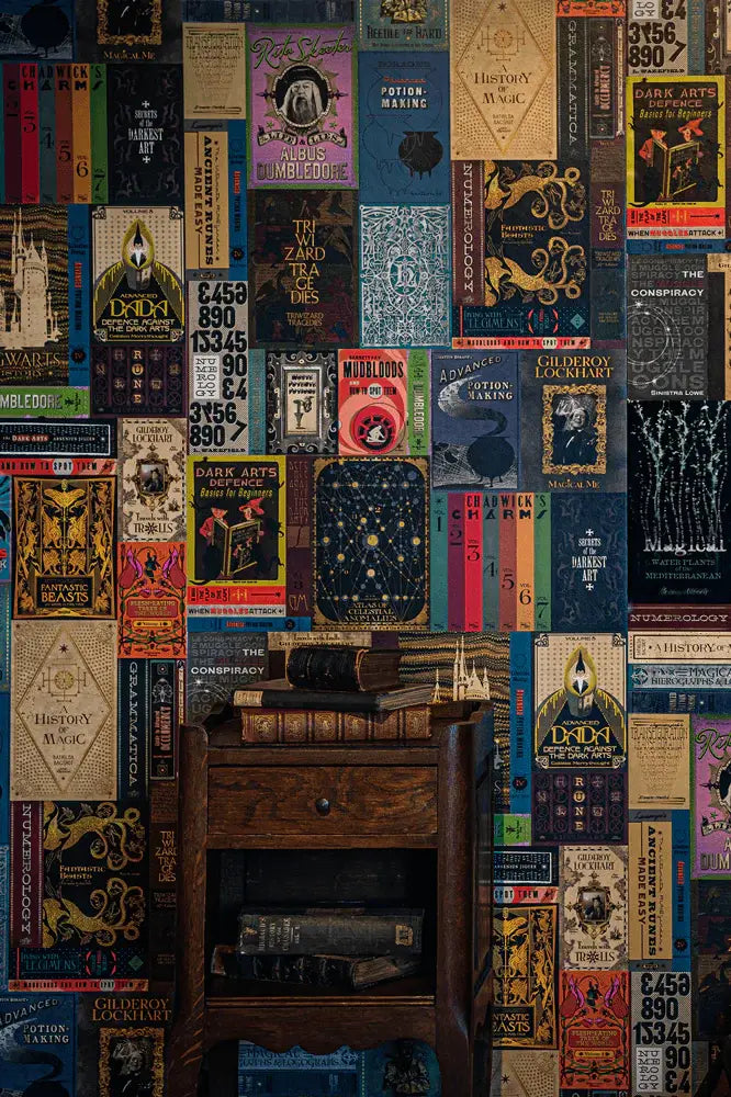 Hogwarts Library Book Covers Wallpaper - Olleke Wizarding Shop Amsterdam Brugge London