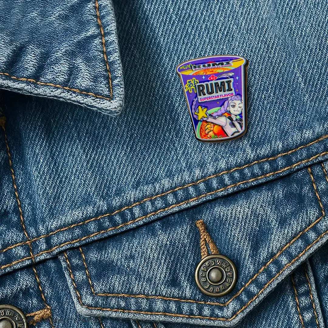 KPop Demon Hunters Pin badge - Rumi Superstar Flavor Noodles - Olleke Wizarding Shop Amsterdam