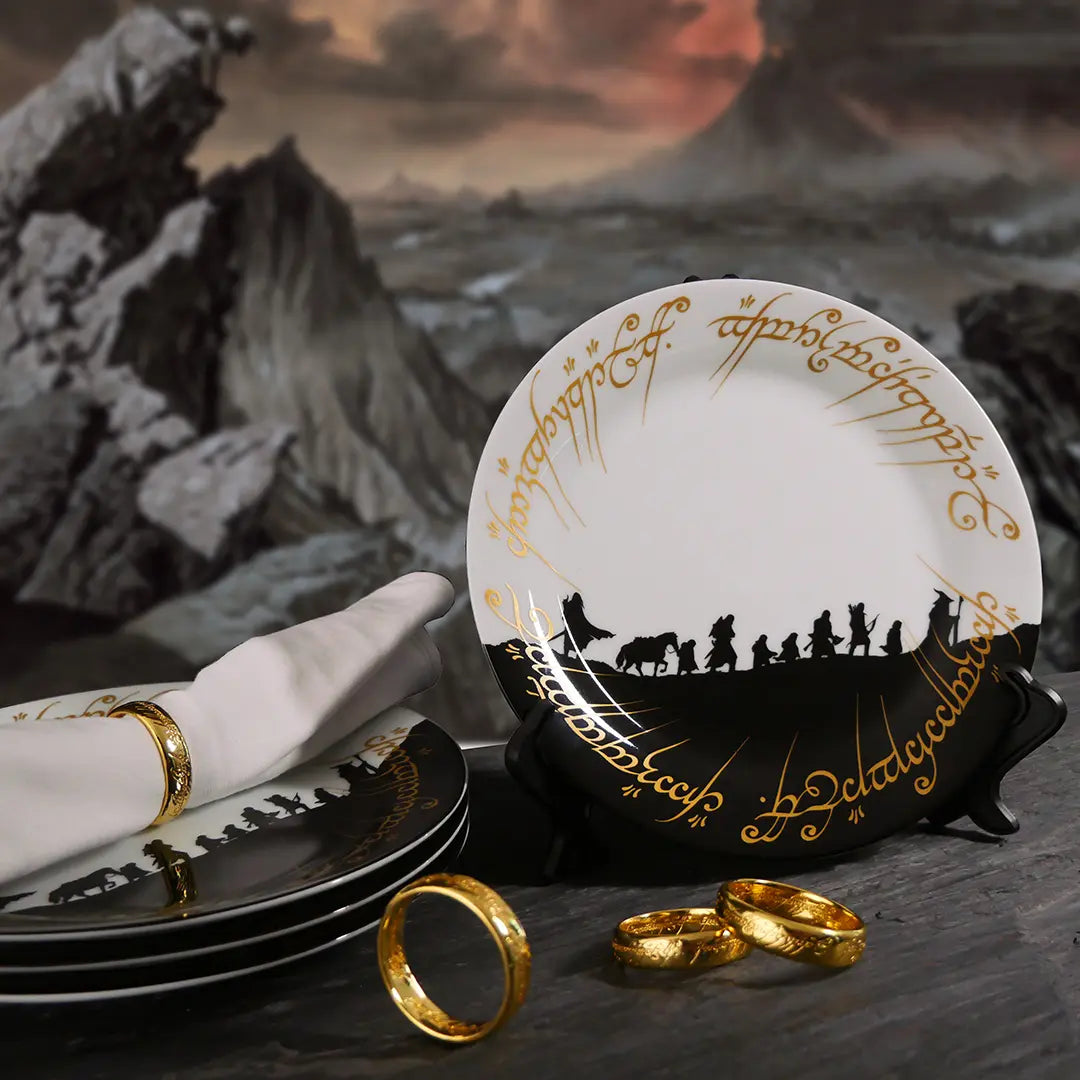 Lord of the rings Set of 4 plates with 4 napkin rings