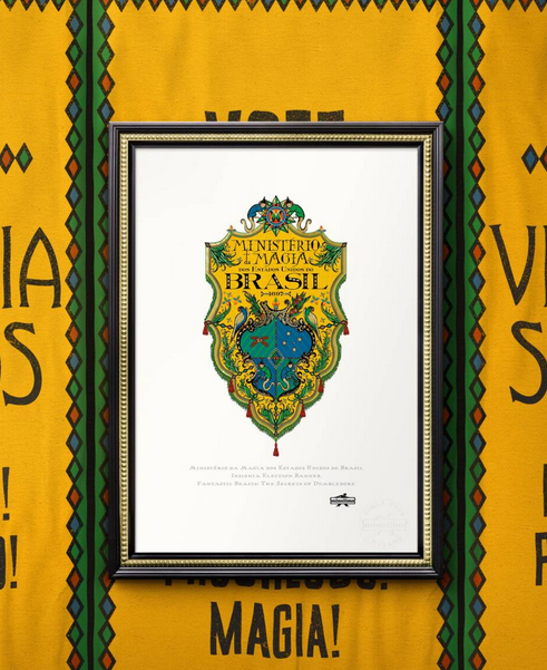 Ministério da Magia dos Estados Unidos do Brasil Insignia Election Banner Art Print - Olleke Wizarding Shop Amsterdam