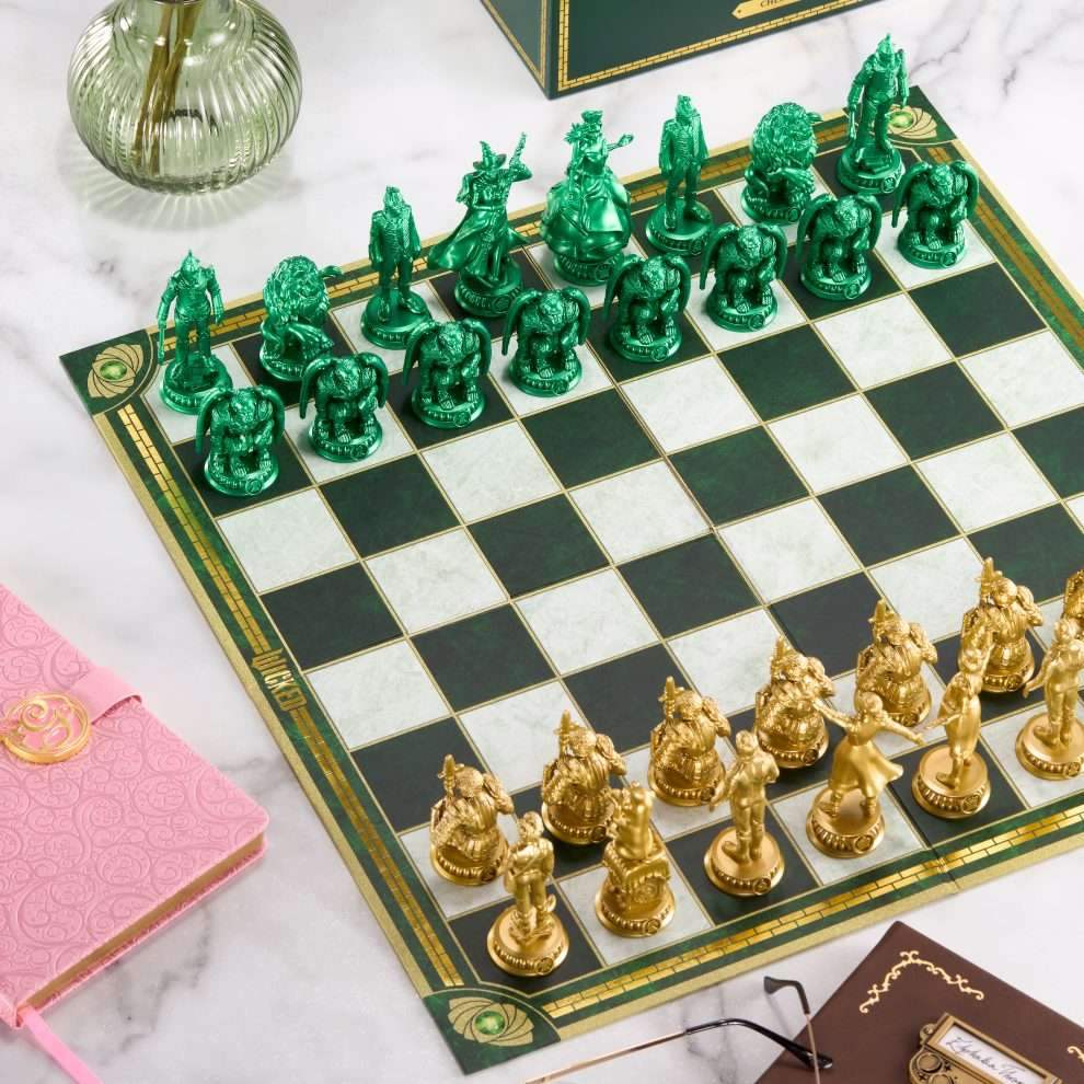 Wicked Chess Set - Olleke Wizarding Shop Amsterdam