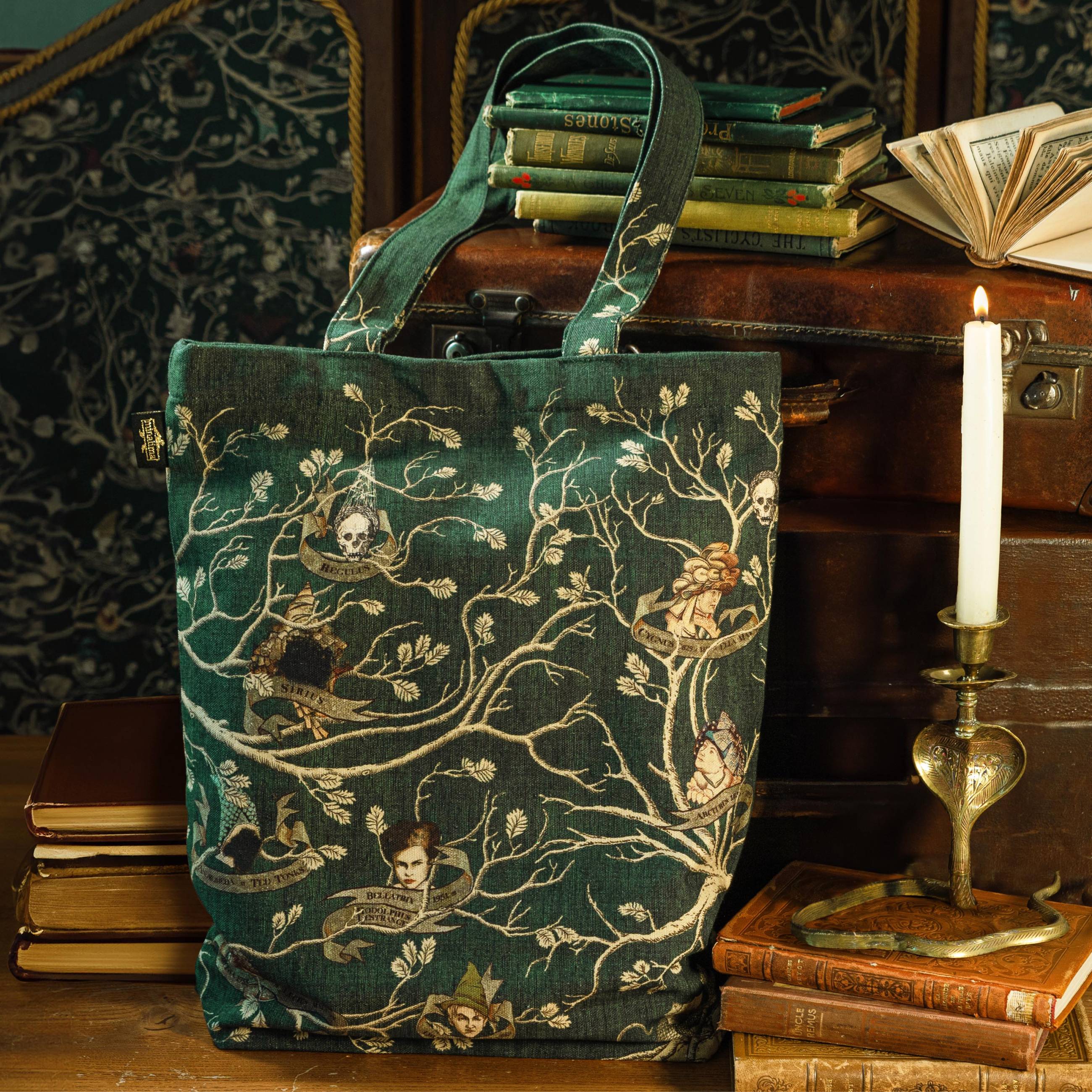 Black Family Tapestry Deluxe Tote Bag - Olleke Wizarding Shop Amsterdam