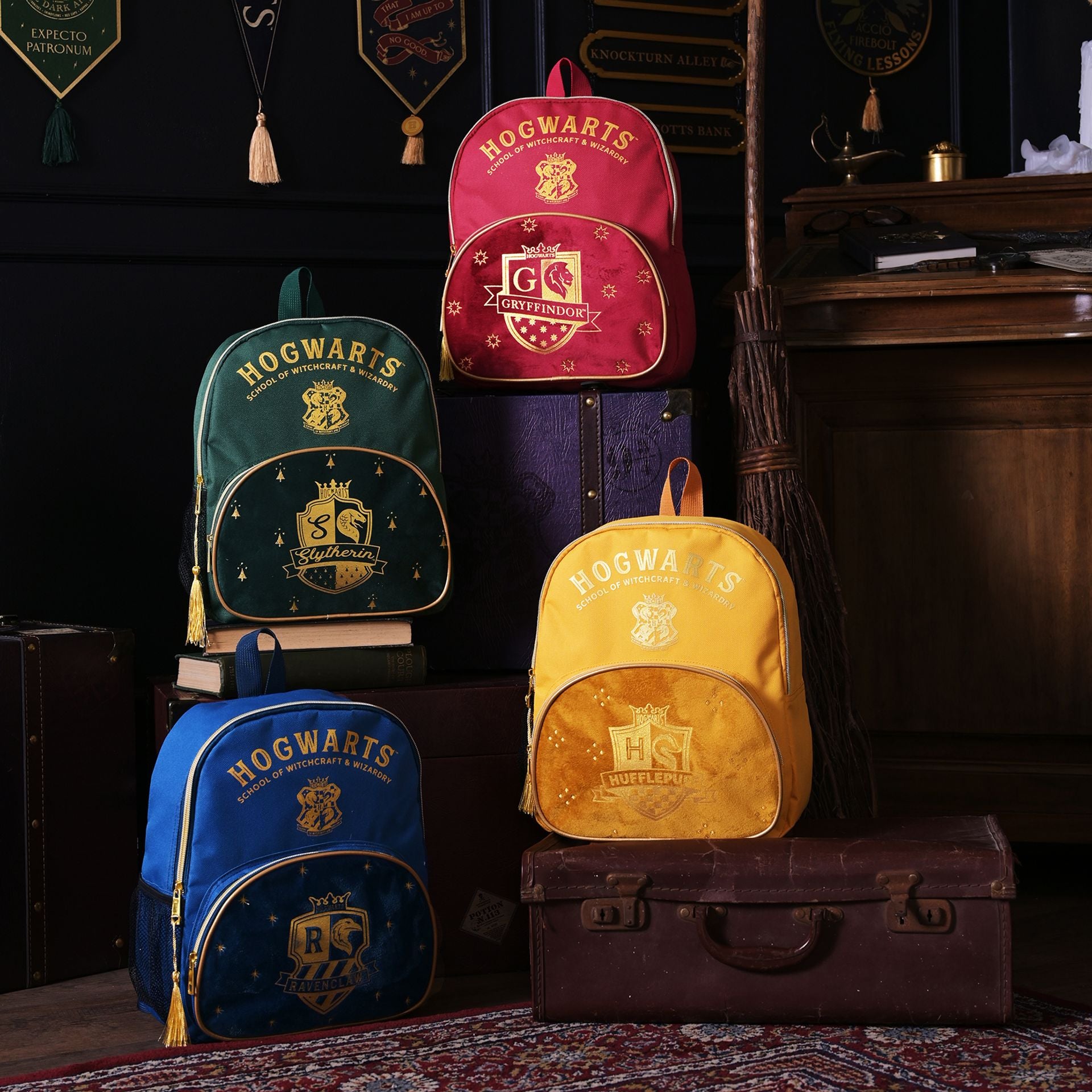 Harry Potter Alumni Backpack Hufflepuff - Olleke Wizarding Shop Amsterdam