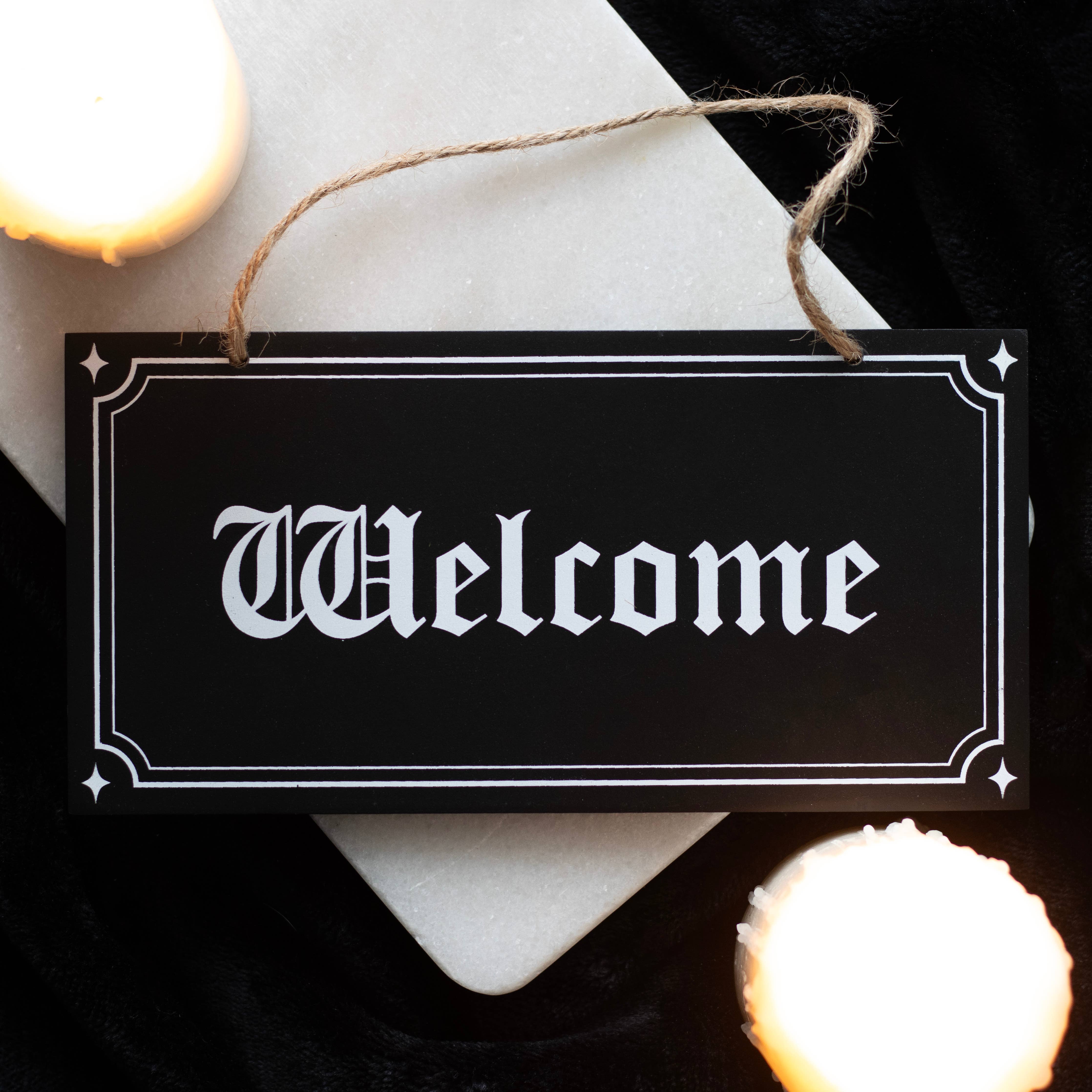 Gothic Welcome Hanging Sign - Olleke Wizarding Shop Amsterdam