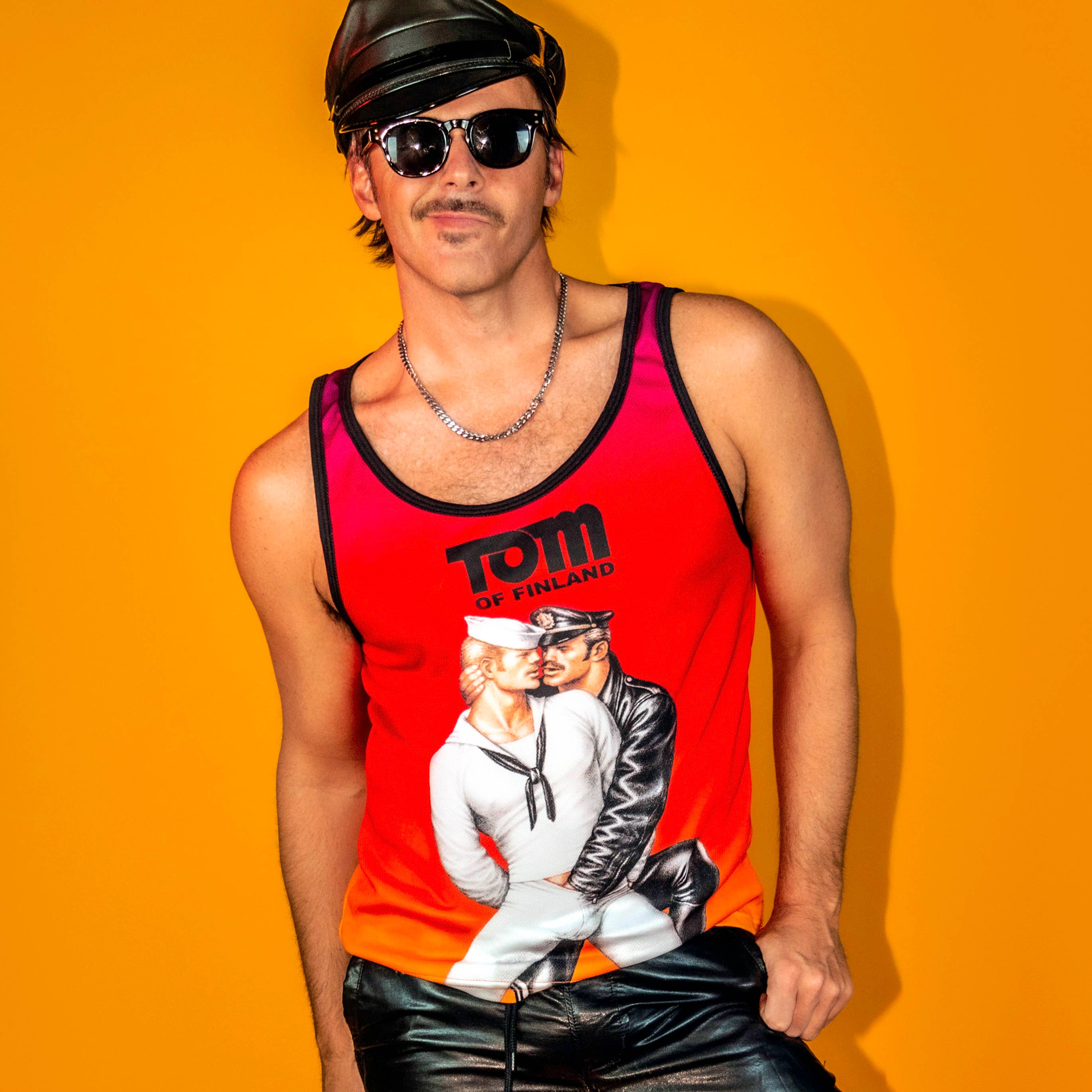Tom of Finland tanktop van mesh — „Slutty Sailor”: Klein