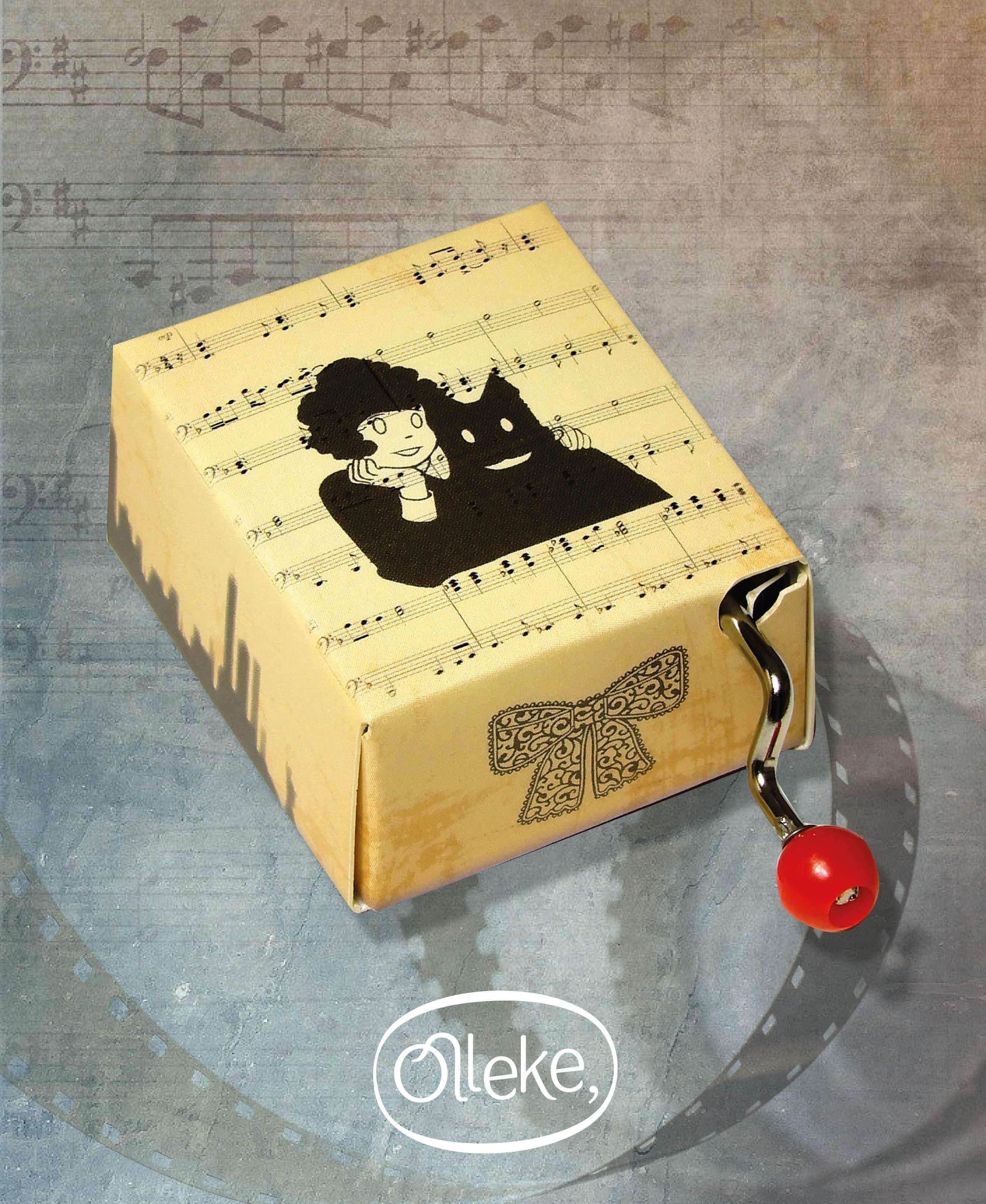 Annie hand crank music box - Olleke Wizarding Shop Amsterdam Brugge London