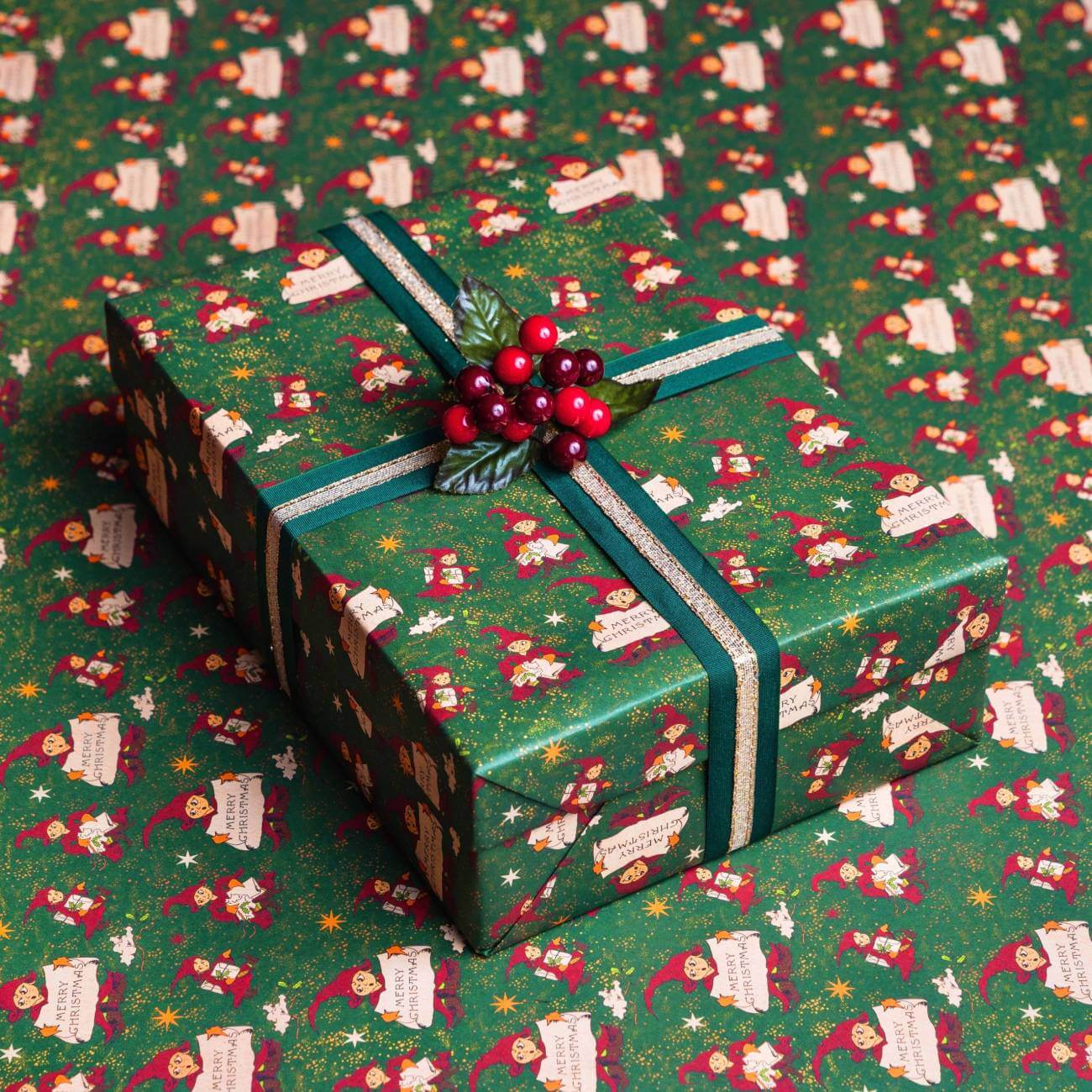 Christmas Elf Gift Wrap - Olleke Wizarding Shop Amsterdam Brugge London