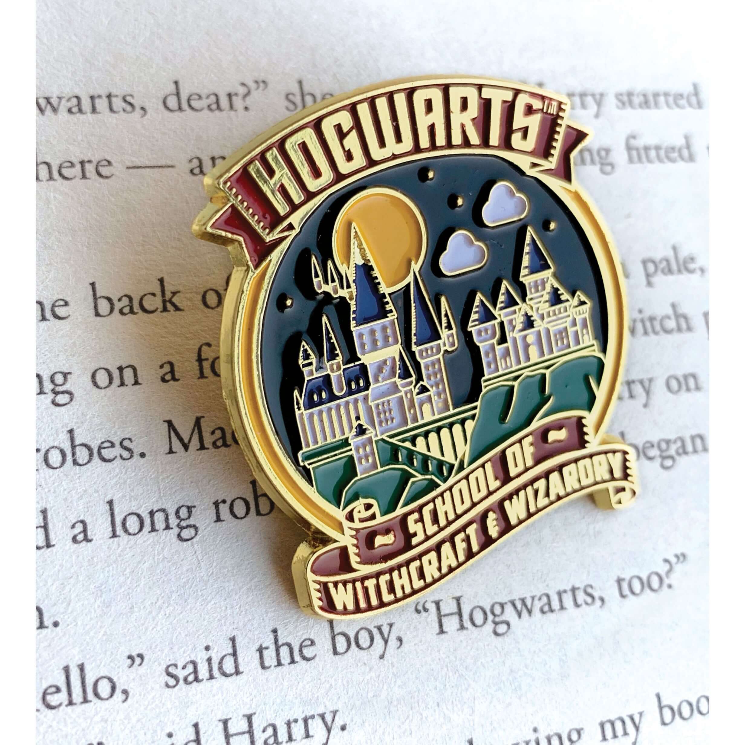 Harry Potter Hogwarts Enamel Pin - Olleke Wizarding Shop Amsterdam Brugge London