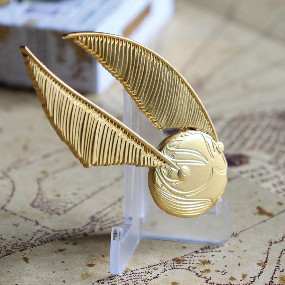 Harry Potter XL Premium Pin Badge Oversized Snitch (gold plated) - Olleke Wizarding Shop Amsterdam Brugge London