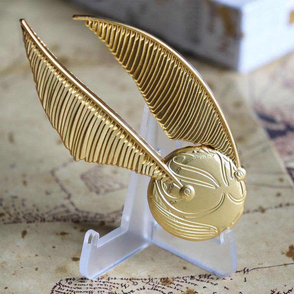 Harry Potter XL Premium Pin Badge Oversized Snitch (gold plated) - Olleke Wizarding Shop Amsterdam Brugge London