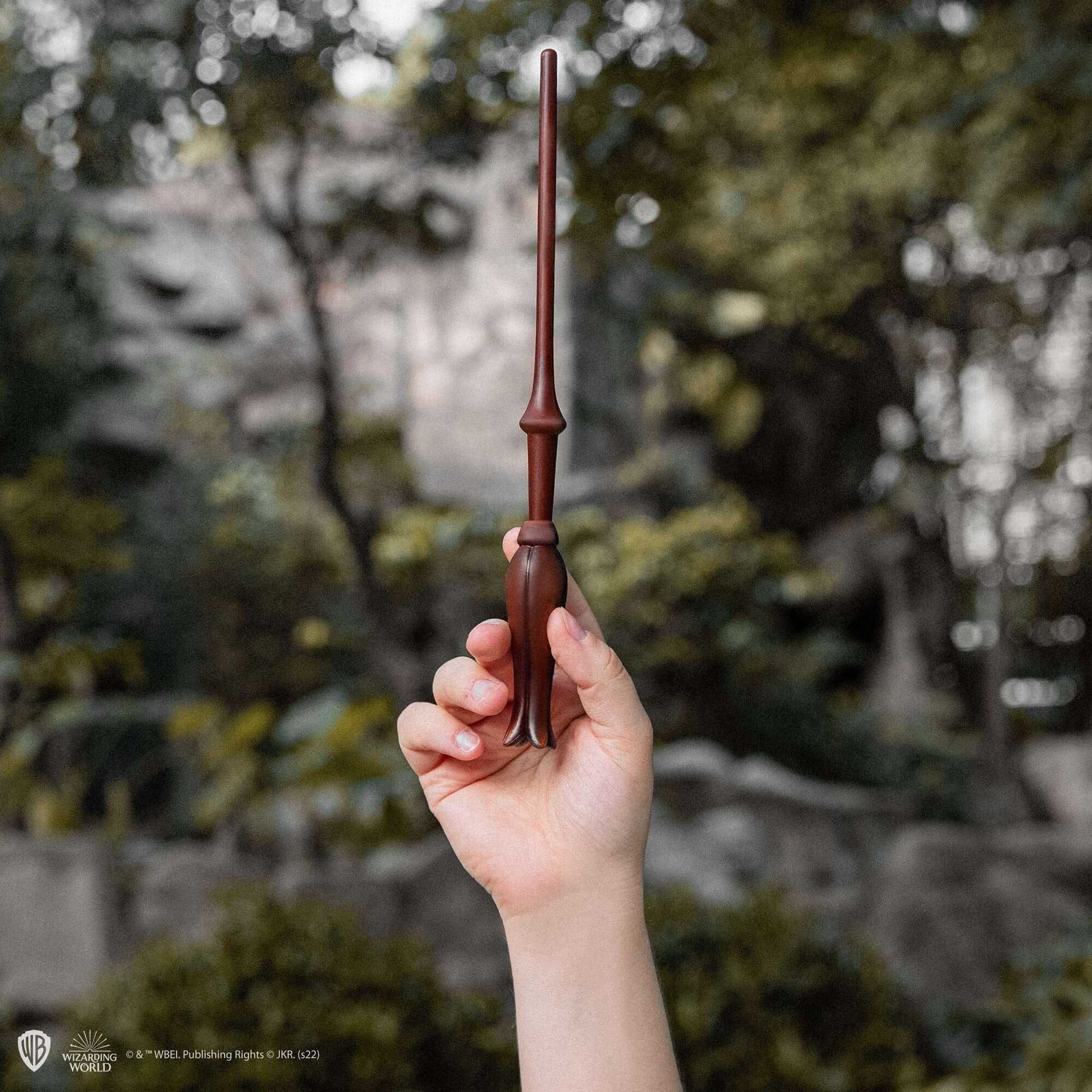 Luna Lovegood wand pen and display - Olleke Wizarding Shop Amsterdam Brugge London