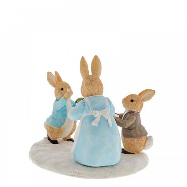 Mrs. Rabbit with a Christmas Pudding Figurine - Olleke Wizarding Shop Amsterdam Brugge London