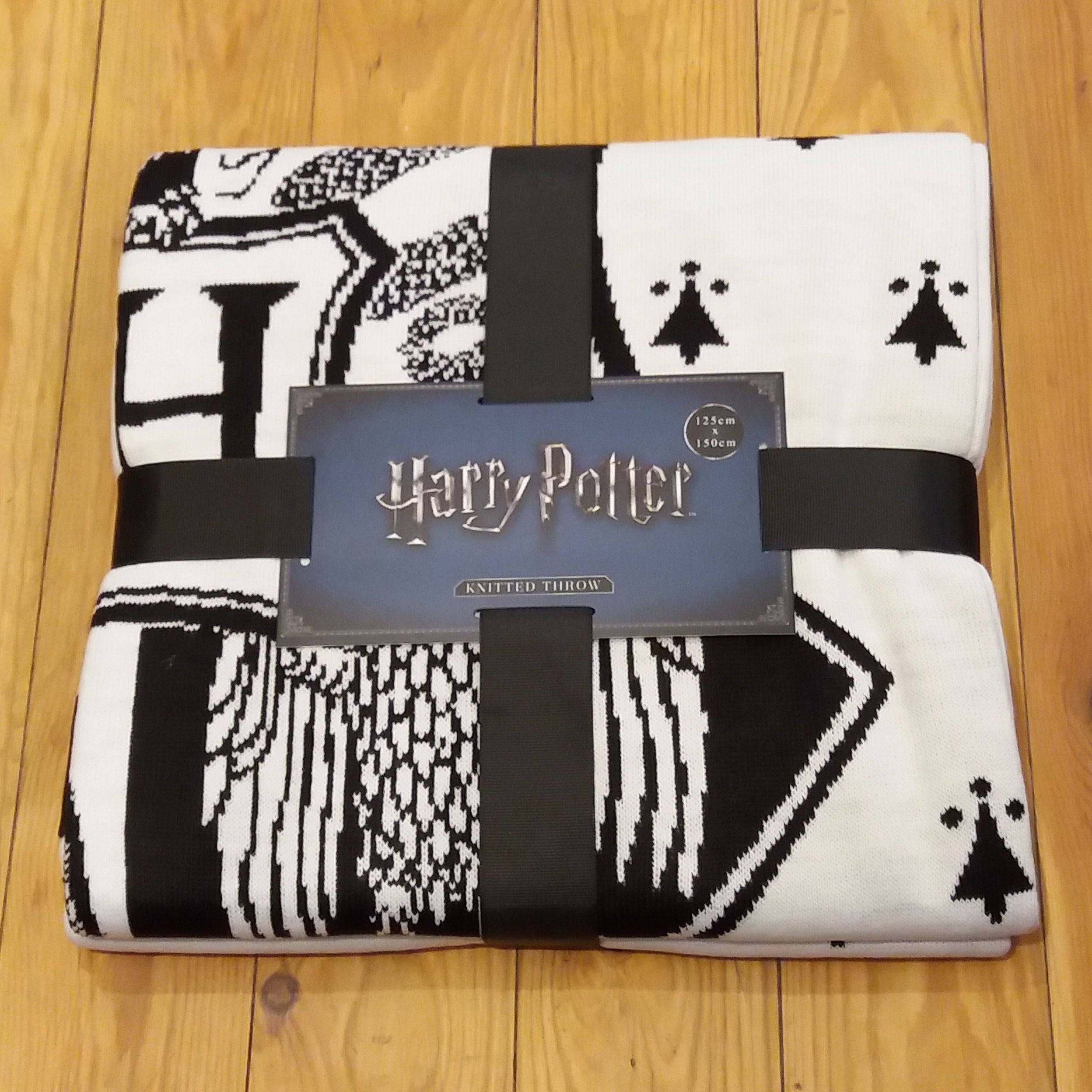 Harry Potter Knitted Throw Hogwarts - Olleke Wizarding Shop Amsterdam Brugge London