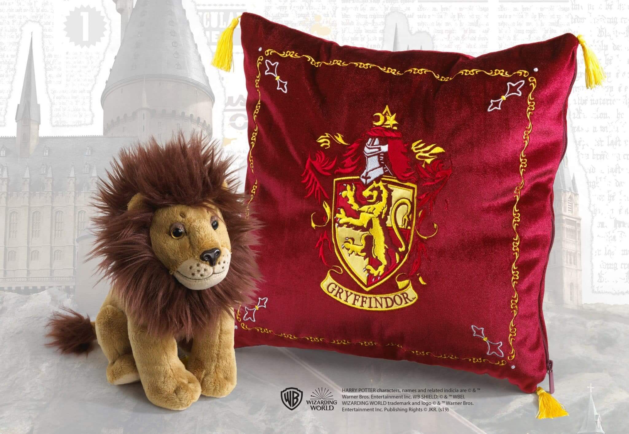 Plush Gryffindor House Mascot & Cushion - Olleke Wizarding Shop Amsterdam Brugge London