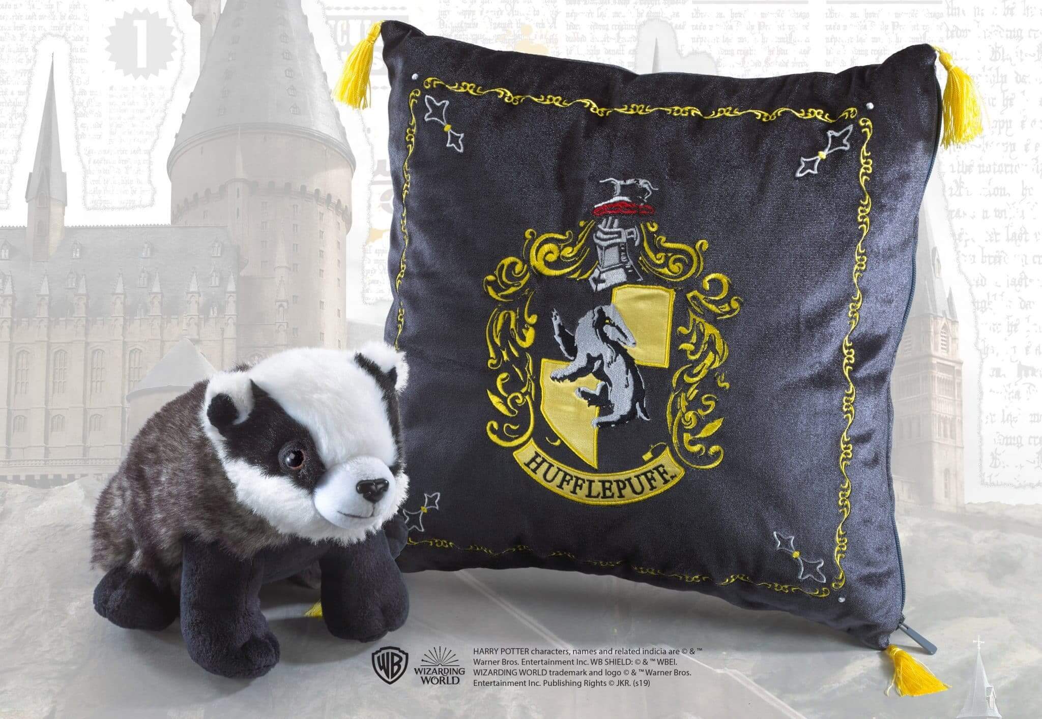 Plush Hufflepuff House Mascot & Cushion - Olleke Wizarding Shop Amsterdam Brugge London