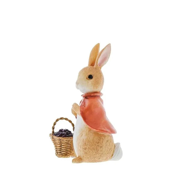 Figurine Flopsy de Pierre Lapin avec un panier de mûres