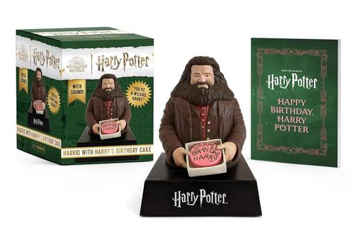 Harry potter: hagrid with harry s birthday cake