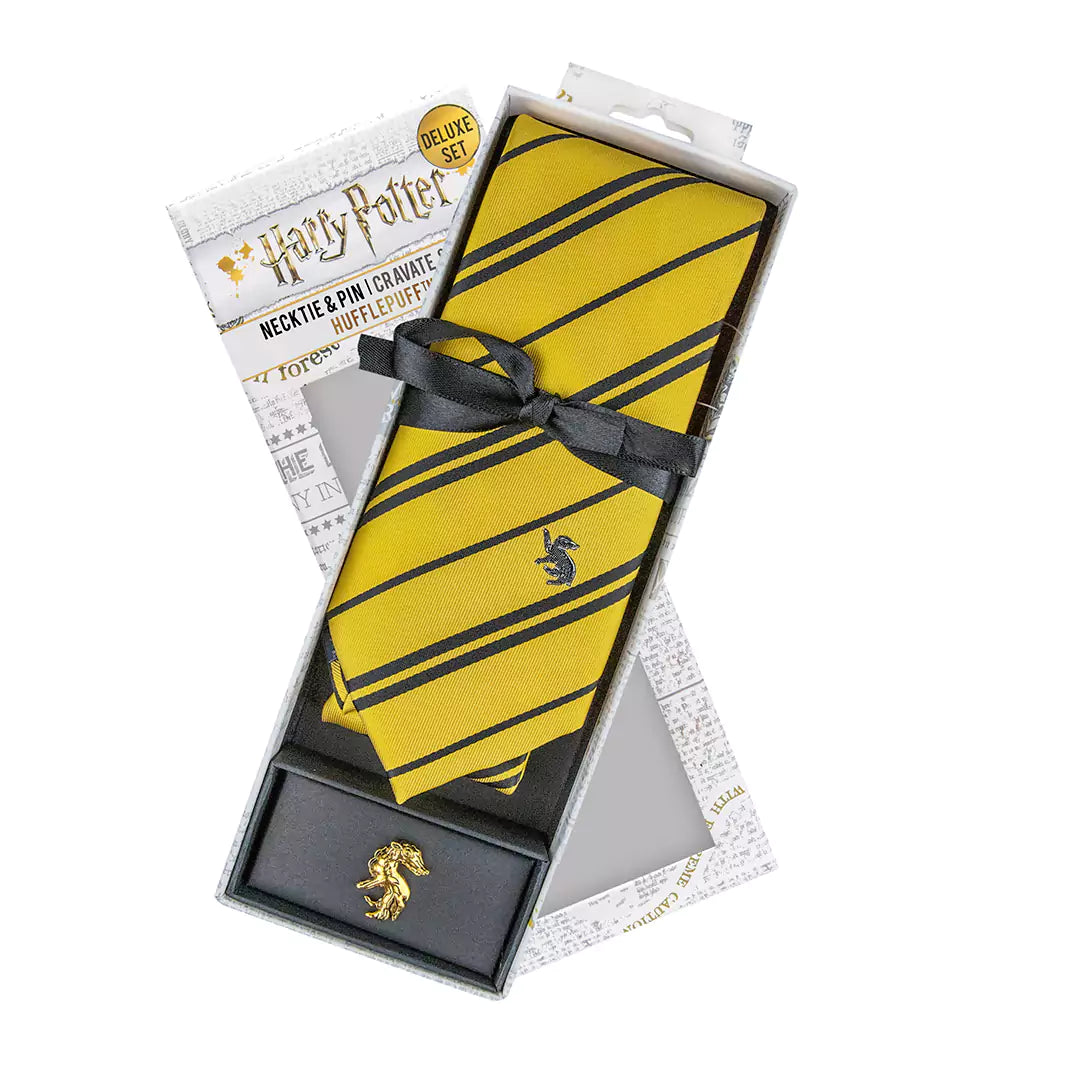 Harry Potter Tie & Metal Pin Deluxe Box Hufflepuff - Olleke Wizarding Shop Amsterdam