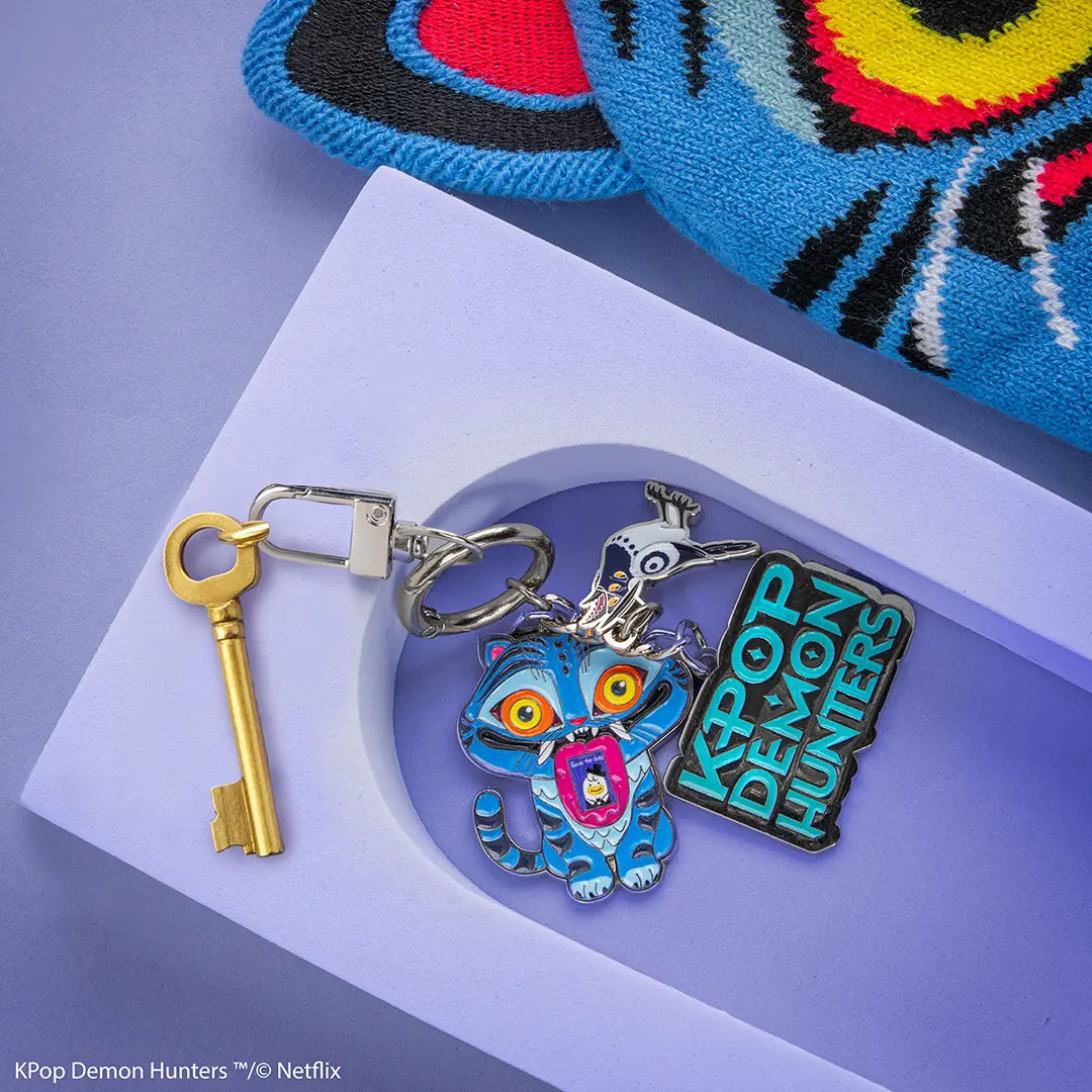 KPop Demon Hunters Derpy & Sussie Charm keychain - Olleke Wizarding Shop Amsterdam