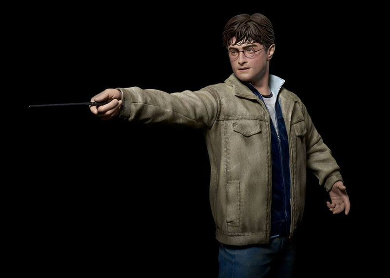 Harry Potter and the Deathly Hallows Life-Size Statue Harry Potter